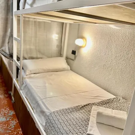 Loft Apart&hostal Albergue Lloret de Mar