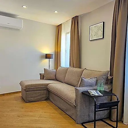 Loft Apart&hostal Hostel Lloret de Mar