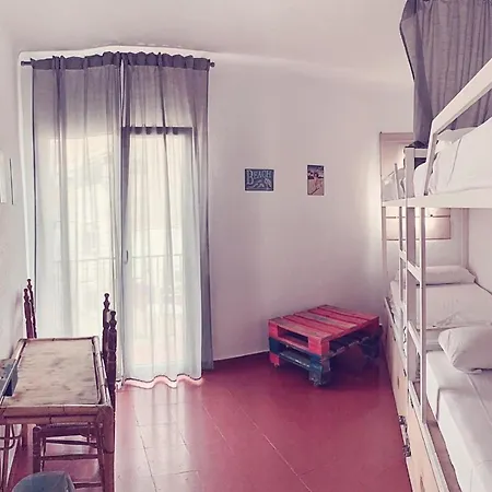 Хостел Loft Apart&hostal Льорет-де-Мар