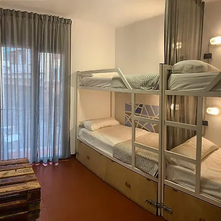 Loft Apart&hostal بيت شباب *