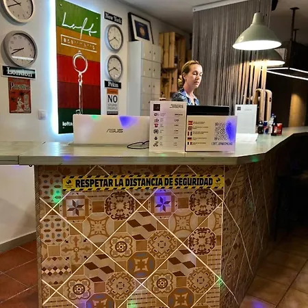 Loft Apart&hostal بيت شباب *