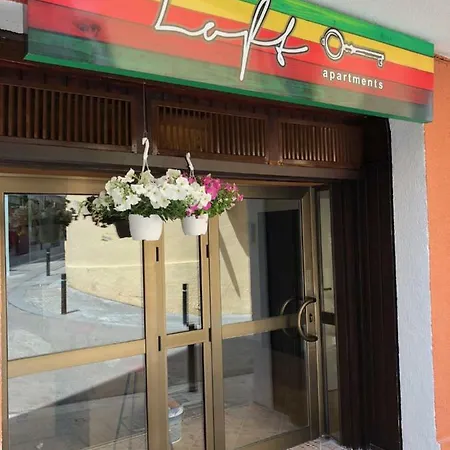 Loft Apart&hostal بيت شباب *